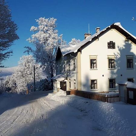 Králíky Stara Skola Hedecアパートホテル エクステリア 写真