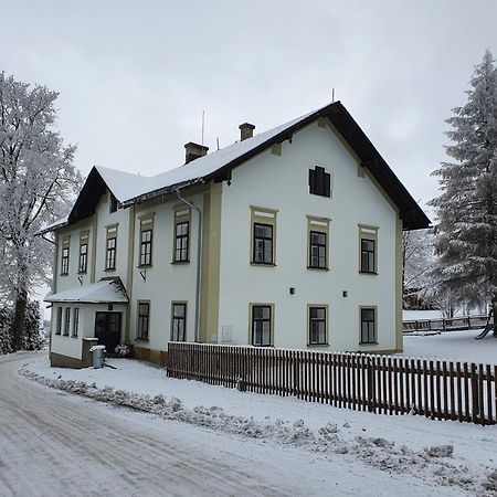 Králíky Stara Skola Hedecアパートホテル エクステリア 写真